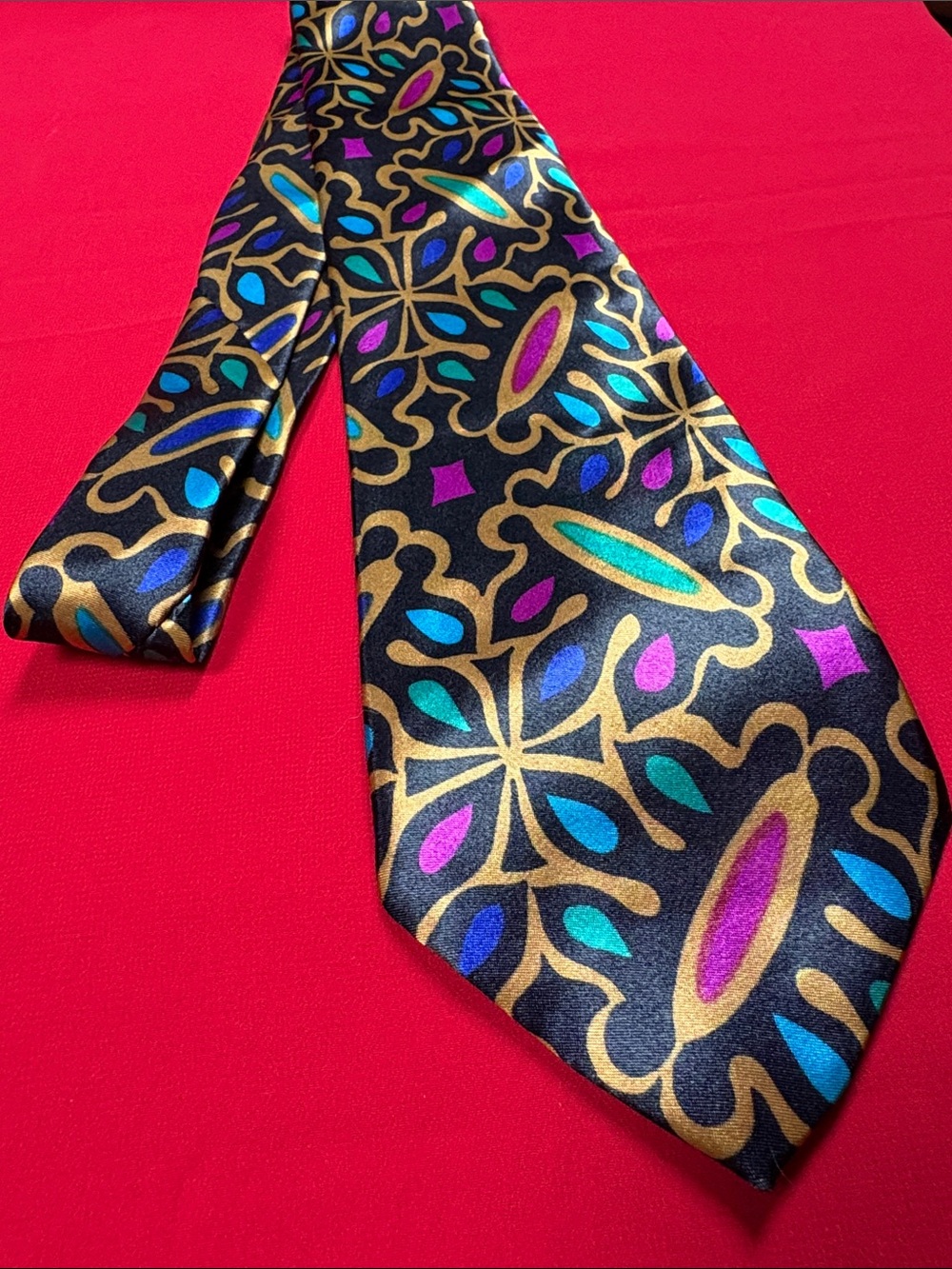 Sharon colorful tie!
